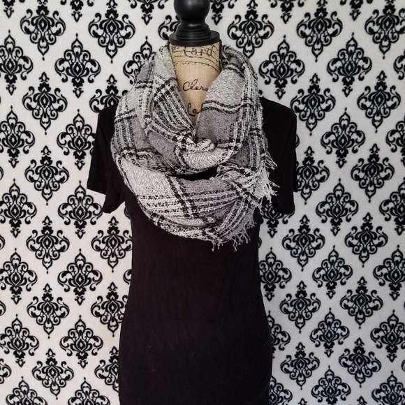 G.H. Bass & Co. Scarf - Picture 2 of 5